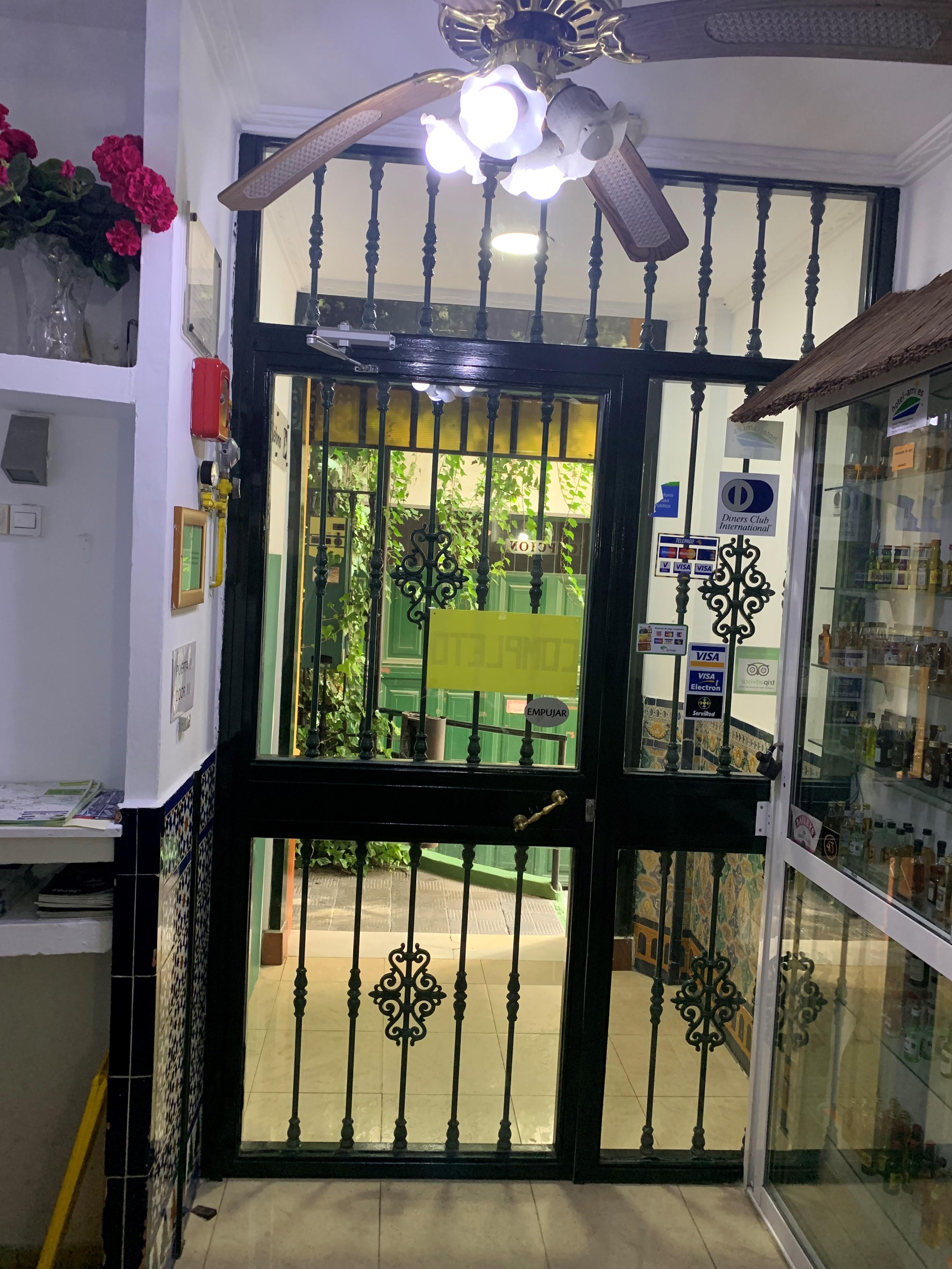 Hostal Alcobia Sewilla Zewnętrze zdjęcie